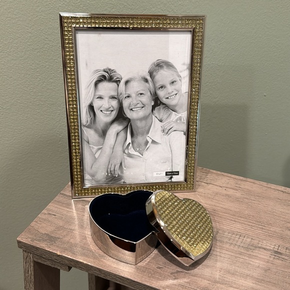 NIB set of Gold “Bling” 5x7 Photo Frame and Heart Trinket Box - Picture 3 of 7